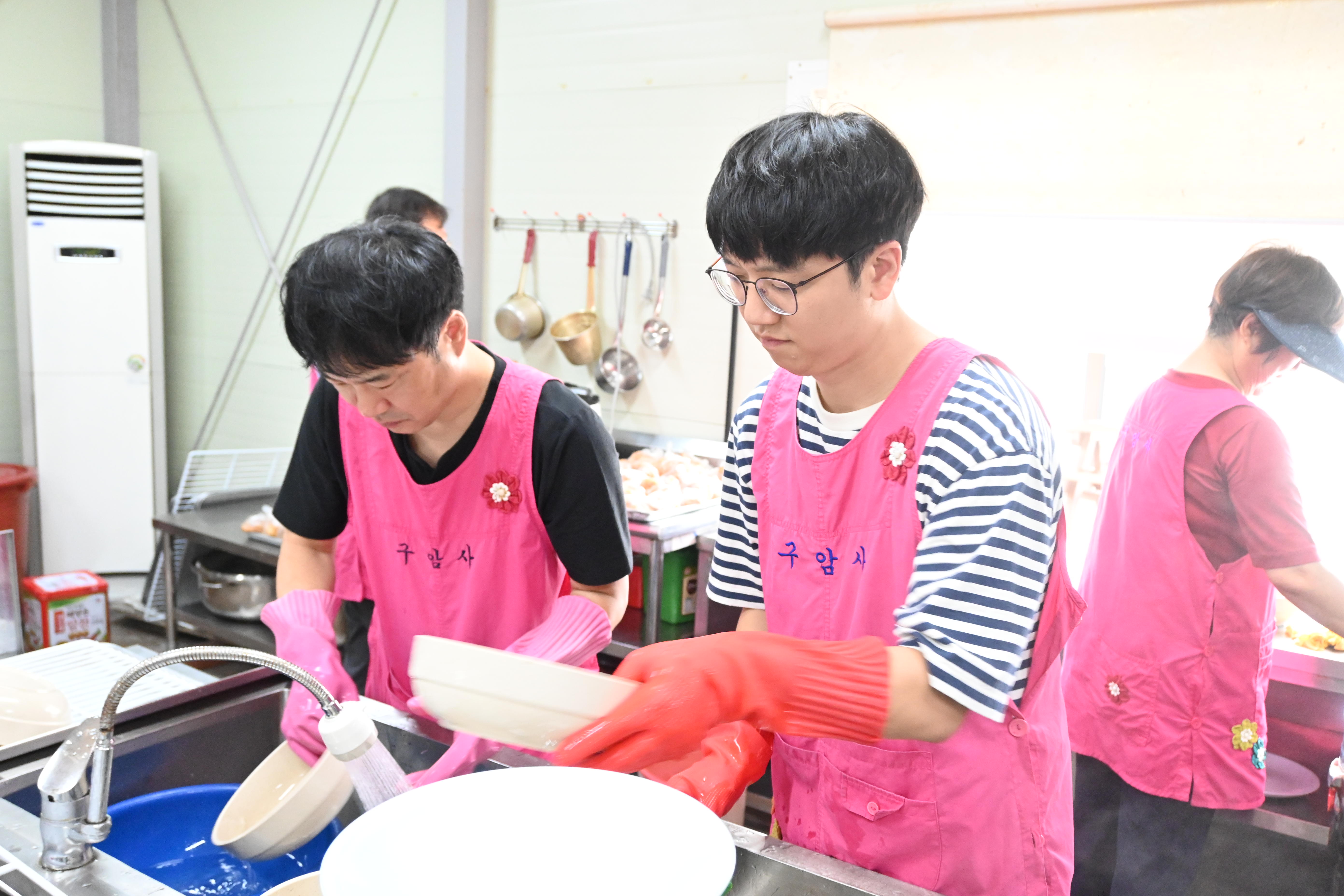 북대전세무서, 현충원 찾아 국수나눔 봉사활동 실시  2 이미지