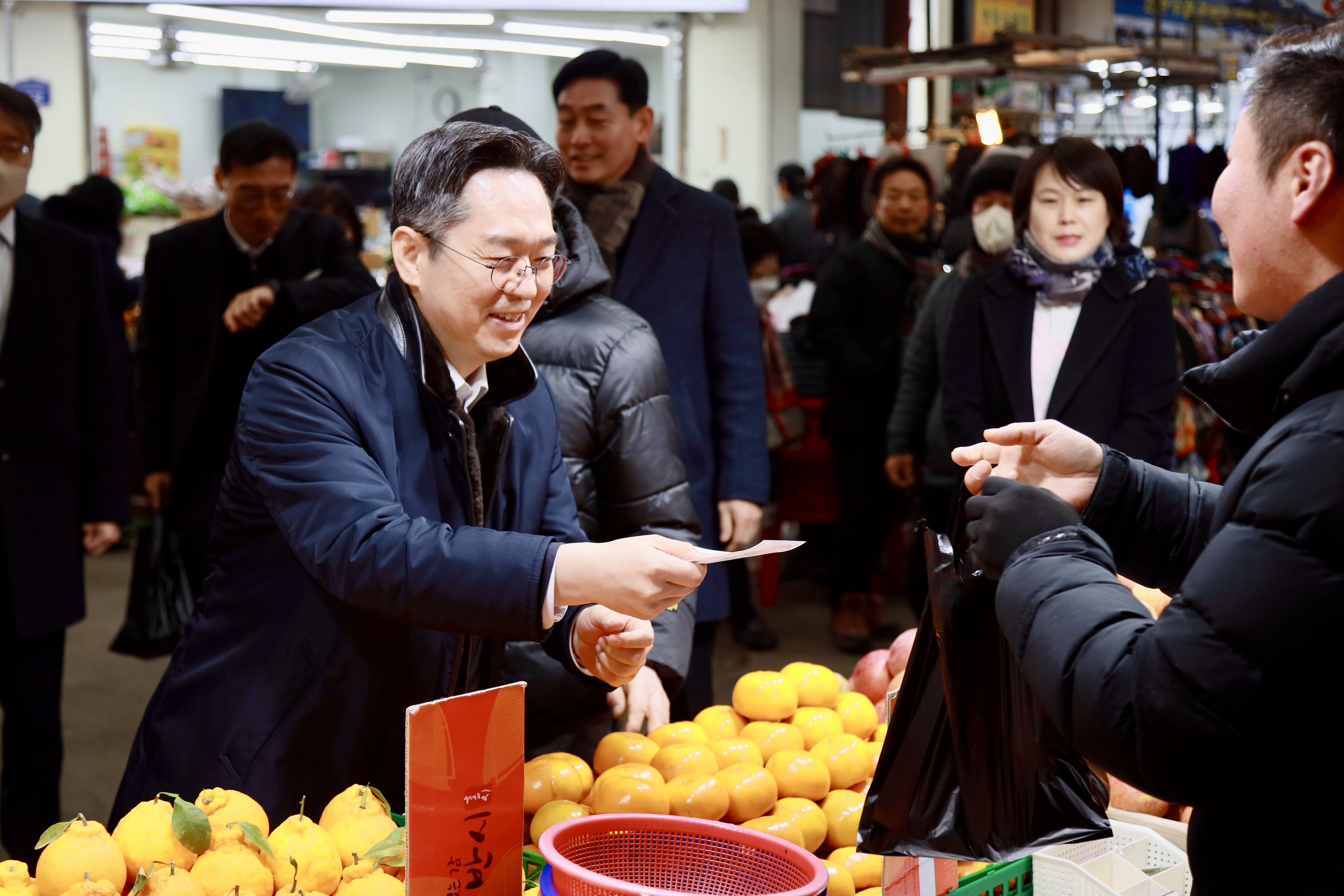 중부지방국세청, 설명절 맞이 아동양육시설 및 전통시장 방문 3 이미지