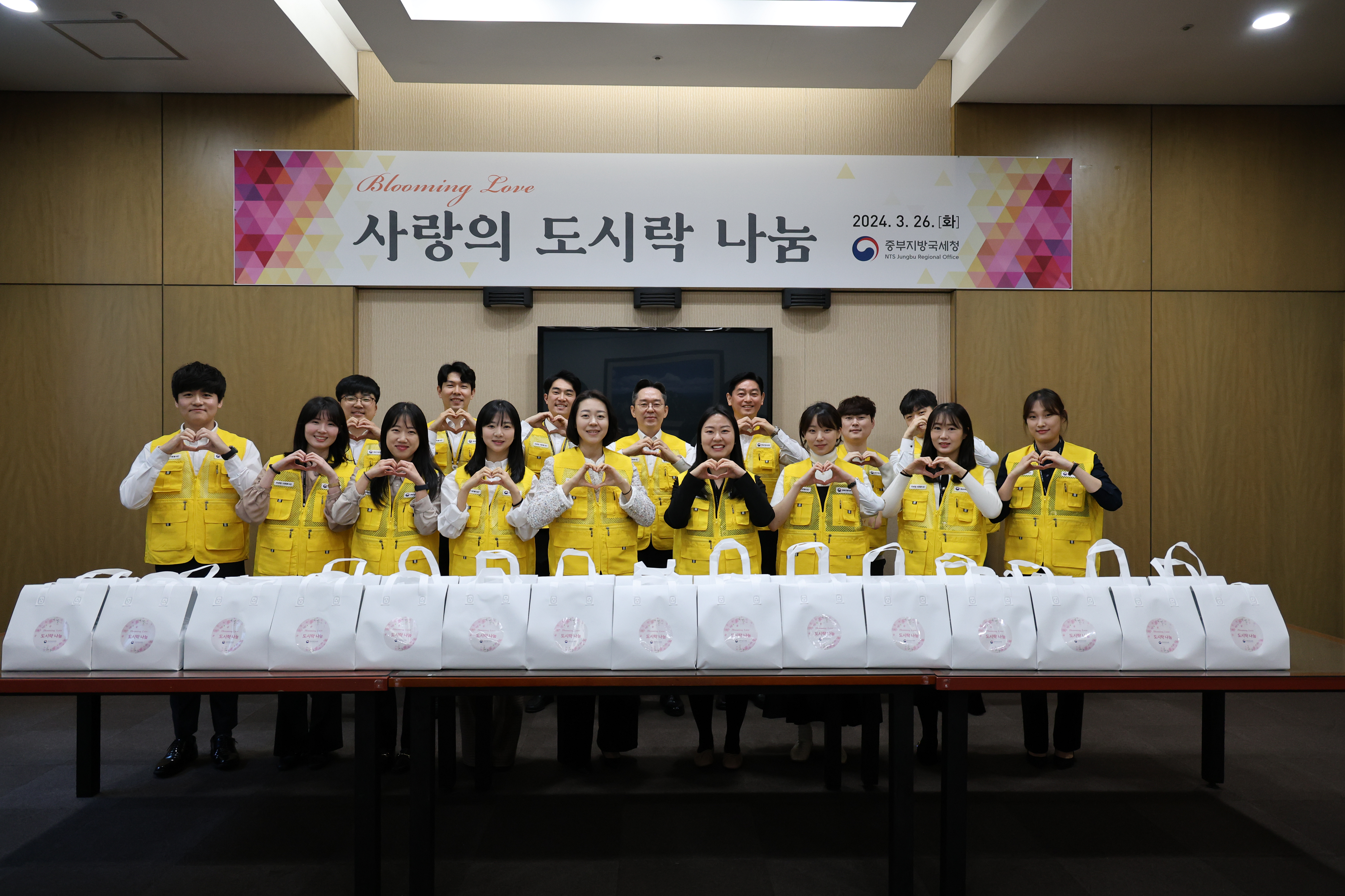중부지방국세청, 「Blooming Love 바자회」 수익금으로 사랑의 도시락 나눔 4 이미지