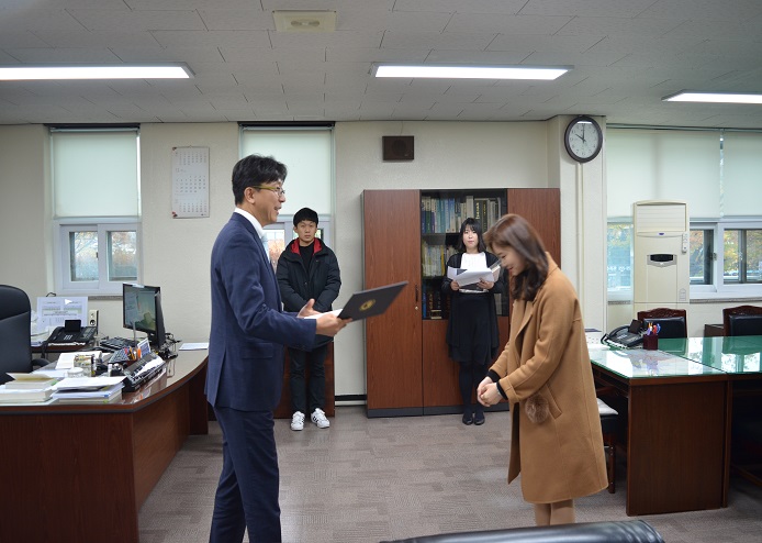 임명장 수여