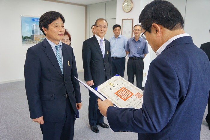 퇴직공무원 훈장 전수식